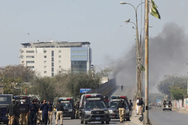 पाकिस्तान : अमेरिकी वाणिज्य दूतावास नजिकै गोली चल्दा नौ जनाको मृत्यु, ३२ घाइते