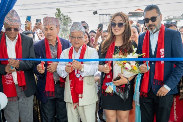 विराटचोकमा कजारियाको नयाँ शोरूम उद्घाटन