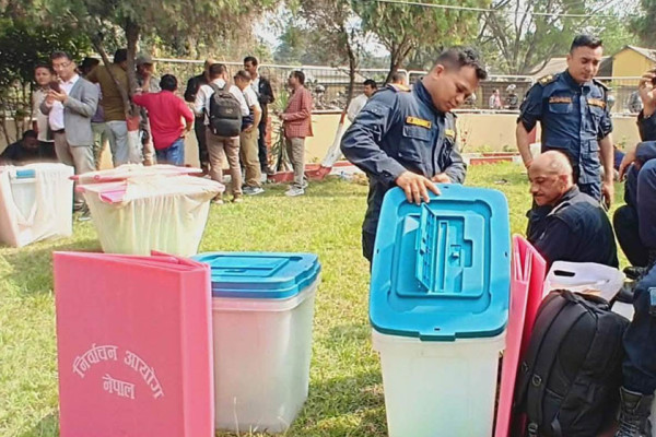 निर्वाचनको तयारी पूराः मोरङका सबै मतदान केन्द्रमा पुगे कर्मचारी