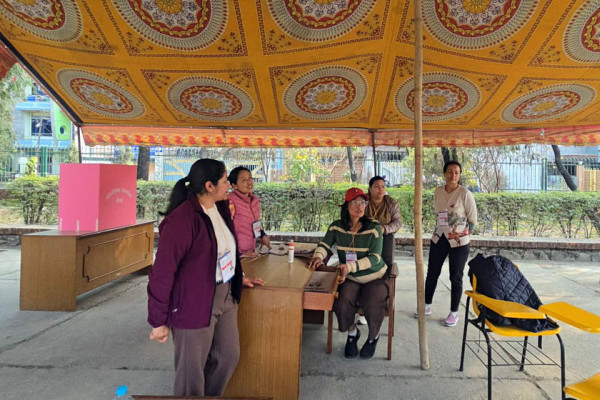 भक्तपुरको नमूना मतदान केन्द्र: जहाँ महिलाले सम्हाले निर्वाचनको कमाण्ड