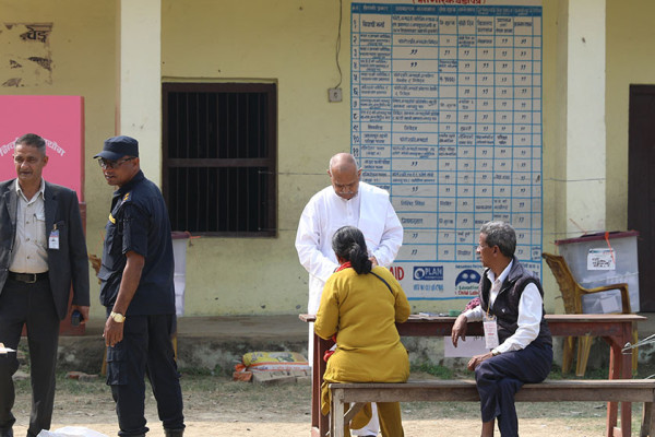 संविधानको रक्षा गर्ने शक्तिसहितका पक्षमा जनमत आउने विश्वास छ : पूर्वराष्ट्रपति यादव