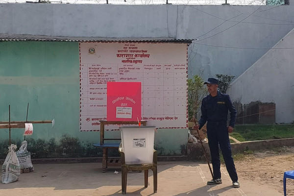 कैलाली कारागारमा २६ जना कैदीबन्दीले मतदान गरे