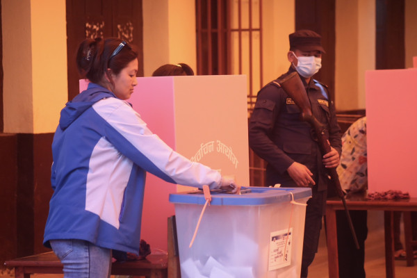 तस्बिरमा देखिएको मतदाताको उत्साह