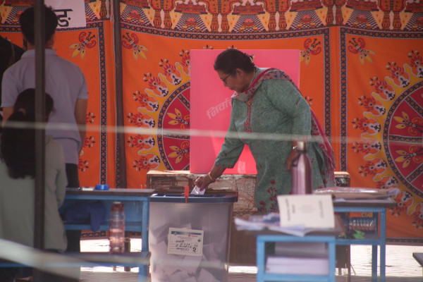 उदयपुरमा ५२ प्रतिशत मतदान, मतपेटिका गणनास्थलतर्फ लैजाने कार्य जारी