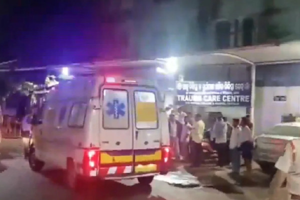 भारतको एससीबी अस्पतालमा आगलागी, दश जनाको मृत्यु