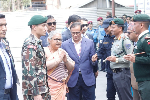 प्रधानमन्त्रीद्वारा जिल्ला प्रशासन कार्यालयको निरीक्षण