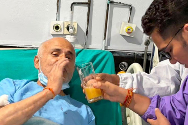 पाँच बुँदे सहमतिपछि डा केसीले तोडे अनसन