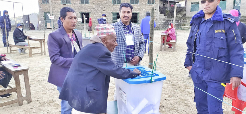 विवादपछि स्थगित सिमकोटको मतदान पुनः सुरु