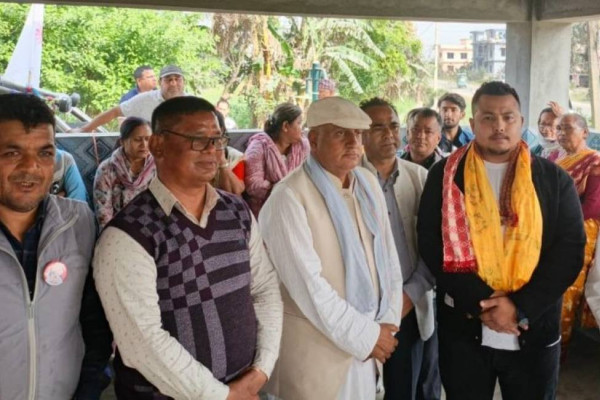 उज्यालो नेपालका उम्मेदवारको समर्थन एमालेका ढकाललाई